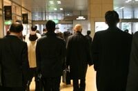 あなたの隣の「働かないオジサン」 無気力、評論家、仕事をしてるフリ……