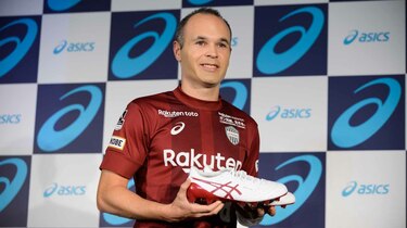 アシックスが｢サッカー強化｣に挑戦する理由 イニエスタ選手と契約､世界