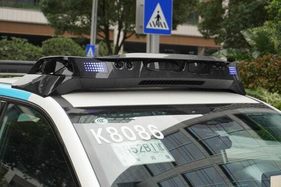 屋根に搭載されたセンサーユニット