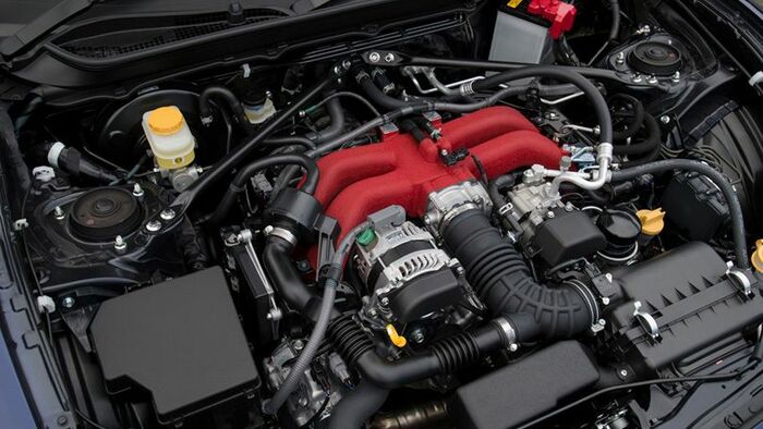 1998ccの水平対向4気筒を搭載