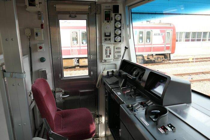 ステンレス車（19次車）の運転席