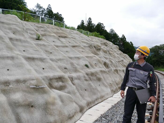 線路脇の斜面対策