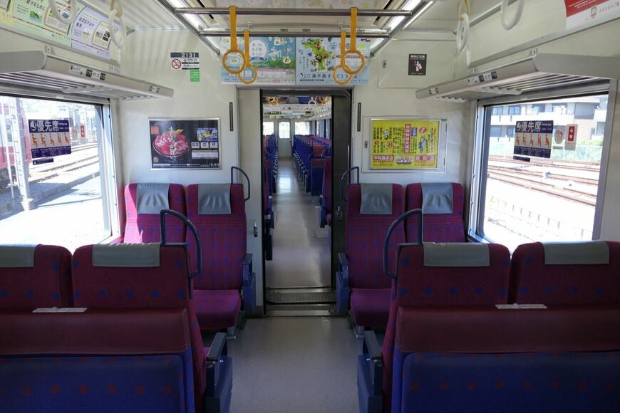京急2100形の車内