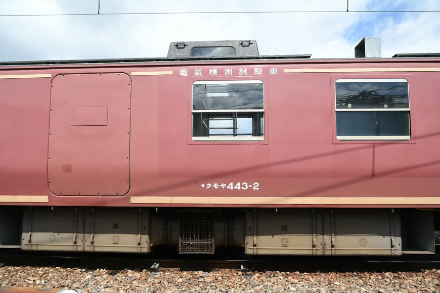 側面には「電気検測試験車」の文字が見える（撮影：伊原薫）