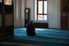 イスラム教では1日に5回の礼拝が義務づけられている