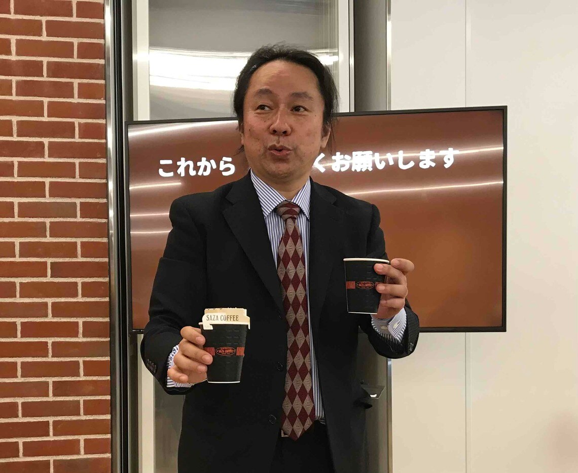 東京農大店の開業レセプションで、あいさつをする鈴木太郎社長（筆者撮影）