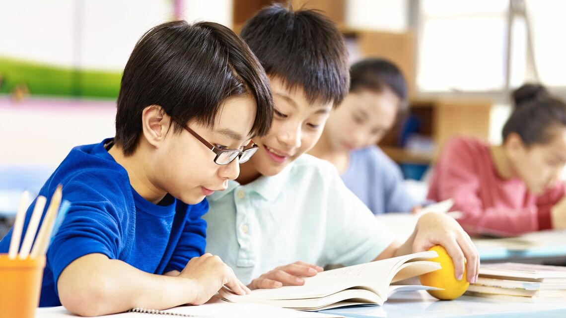 勉強をする子ども