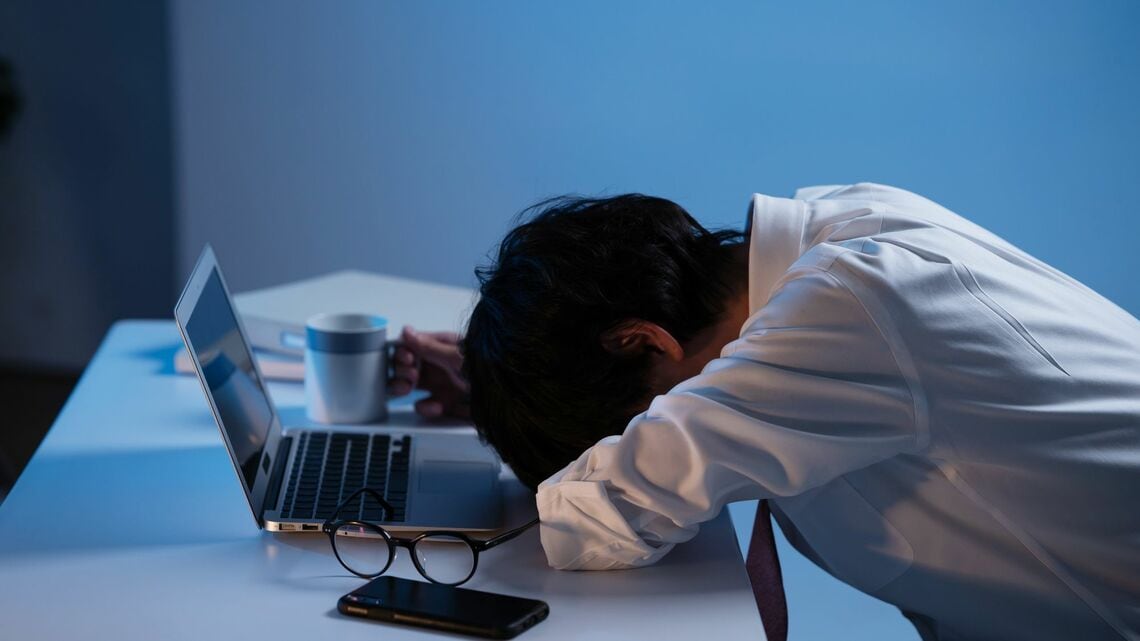 ストレスか、脂っこいものの摂りすぎか？ 本人は「理由はまったくわからない」と言う（写真：Luce／PIXTA）