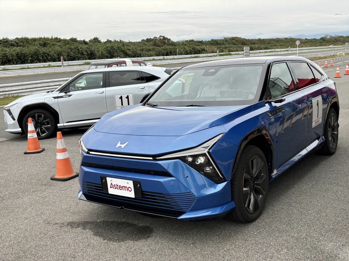 「V01」は直線路とワインディング路でベースとなる「Ye（イエ）S7」と乗り比べた（筆者撮影）