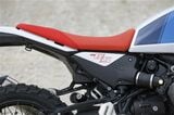 標準仕様のソロシート。シート高は後輪が17インチ仕様で860mm、18インチ仕様で875mmとなる。オプションのラリーシート（同880/895mm）も選べる（写真：BMW MOTORRAD）