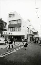竣工した当時の上板橋駅南口駅ビル＝1976年（写真：東武博物館所蔵）