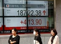 日経平均続伸､値がさ株の上昇が大きく寄与 ソフトバンク､ファストリ､京セラが貢献