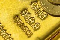 金が最高値､貿易戦争懸念で安全資産需要高まる