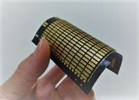 湿布のような半導体が工場の排熱を電源に変える Eサーモジェンテック悪名高き77歳が生む結合