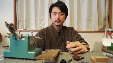 1800万円の腕時計は､ほぼ手仕事で作られる 若き｢独立時計師｣が目指す