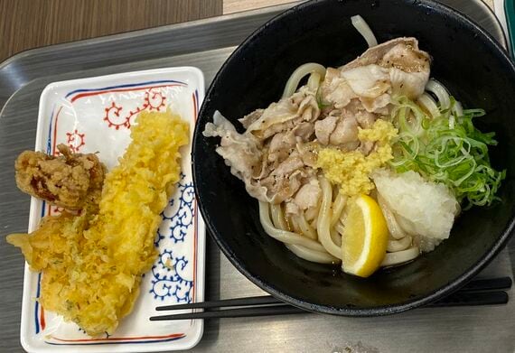 揚げ物とうどん