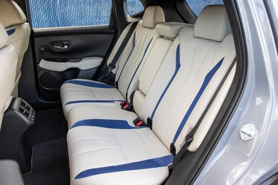 後席はZR-Vと同等の広さで、前席と膝とのクリアランスを実測すると約190mm。かなりゆとりが感じられるりゆとりが感じられ