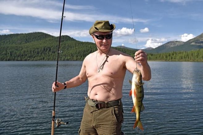 プーチン大統領が裸で｢ワイルドな休暇｣