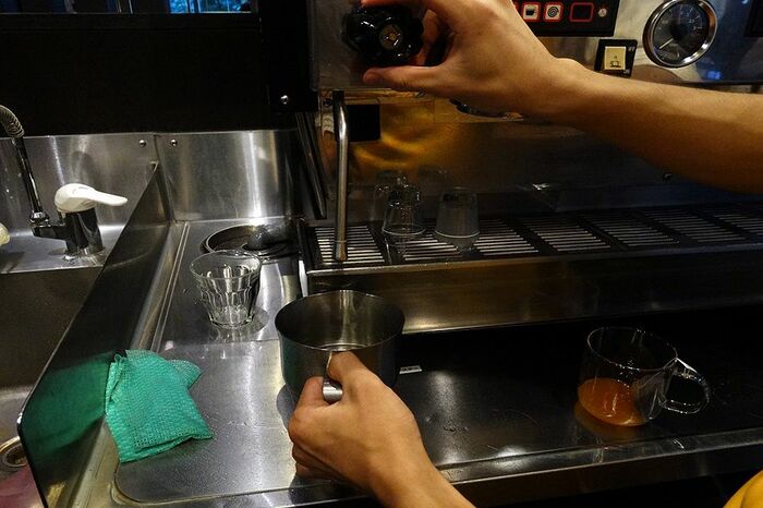 シトラスベースはスチーム（高温の水蒸気）で抽出する
