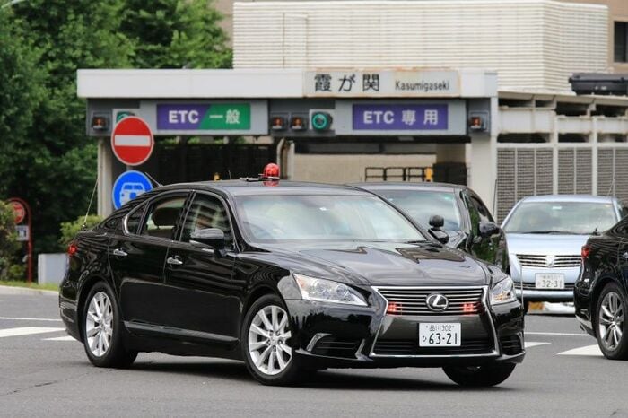 主要な都道府県に配備されるレクサスLS460 。
