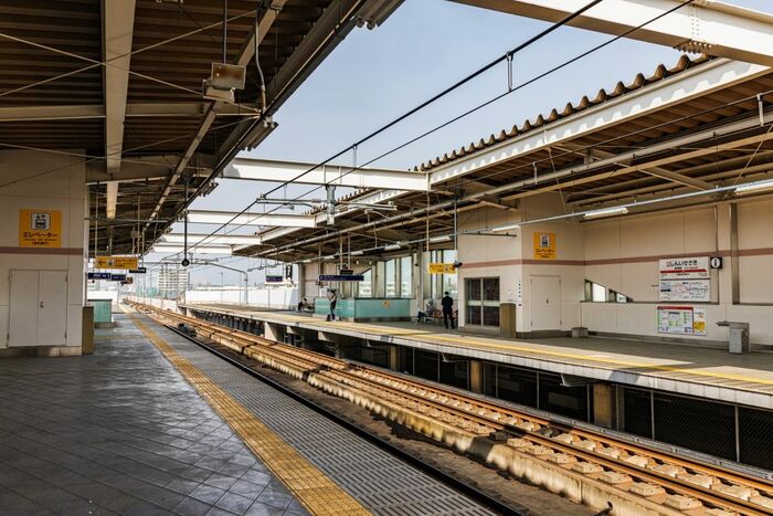 新伊勢崎駅の相対式の高架ホーム