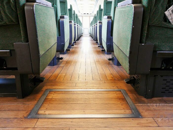 難燃性の木材を使った床