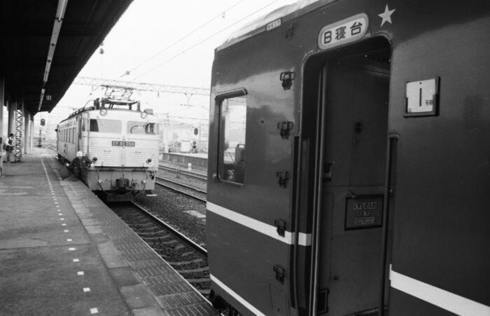 7:40 下関着。EF65形500番代はここまで。