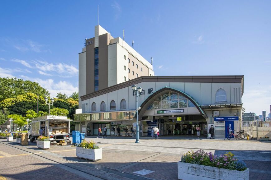 池袋の隣駅である山手線の目白駅。当初、線路は大塚駅から一直線に目白を目指す構想だった（写真：Sakosshu Taro／PIXTA）