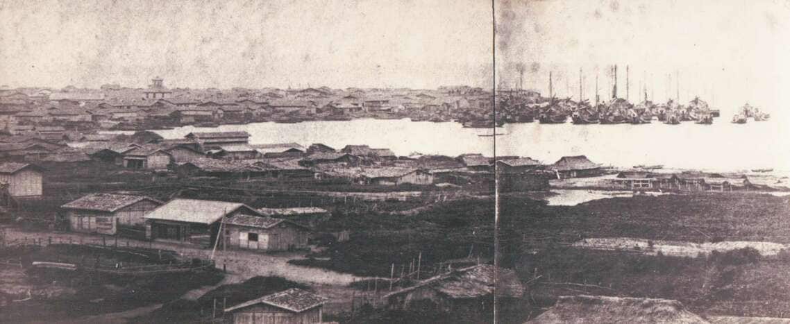 1892年の岩内港に寄港する北前船