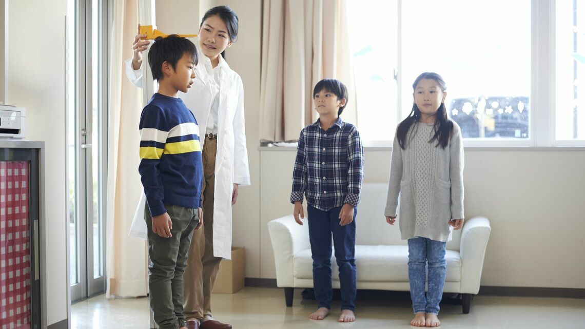 毎日のおやつも、身長を伸ばす栄養を摂れるものに変えるといいという(写真:つむぎ/PIXTA)