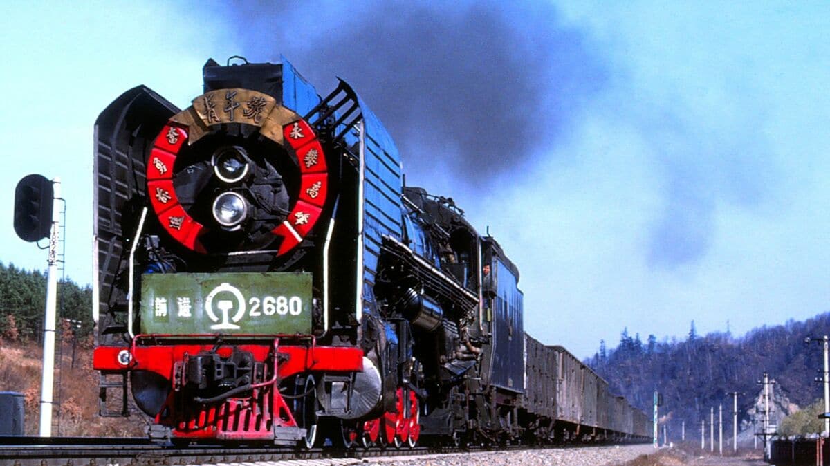 国鉄中国自動車30年史 未知の世界だった｢中国の鉄道｣､1980年代の記憶 旧満州の｢超特急｣機関車
