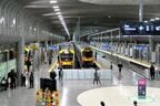 起点のブリトニー駅は、中心部がループ状になると中間駅に