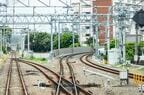 小川駅から北へ進む。右の急カーブの複線が拝島線