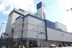 西側の東京街道から見た百貨店