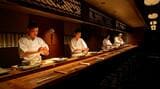 「鮨処 一石三鳥」は高級店と遜色のない内装で、特別な食体験ができる（写真：Human Qreate 提供）