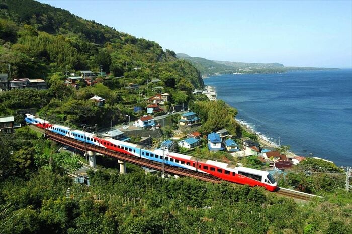 伊豆急線内を走るアルファ・リゾート21