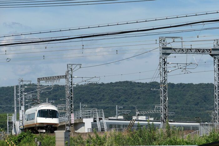 伊勢中川の短絡線を通過するアーバンライナー・プラス