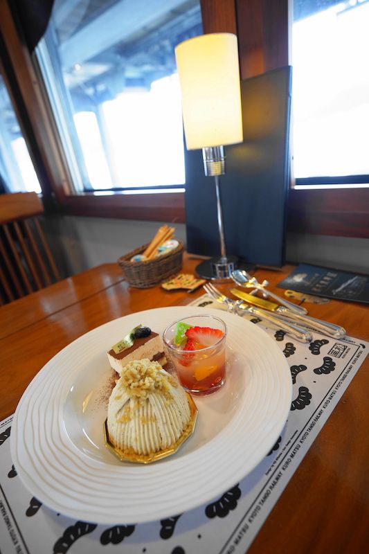 車内で出されるスイーツ