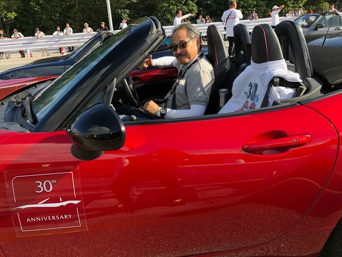 副社長の藤原清志氏も、愛車NDでパレードに参加