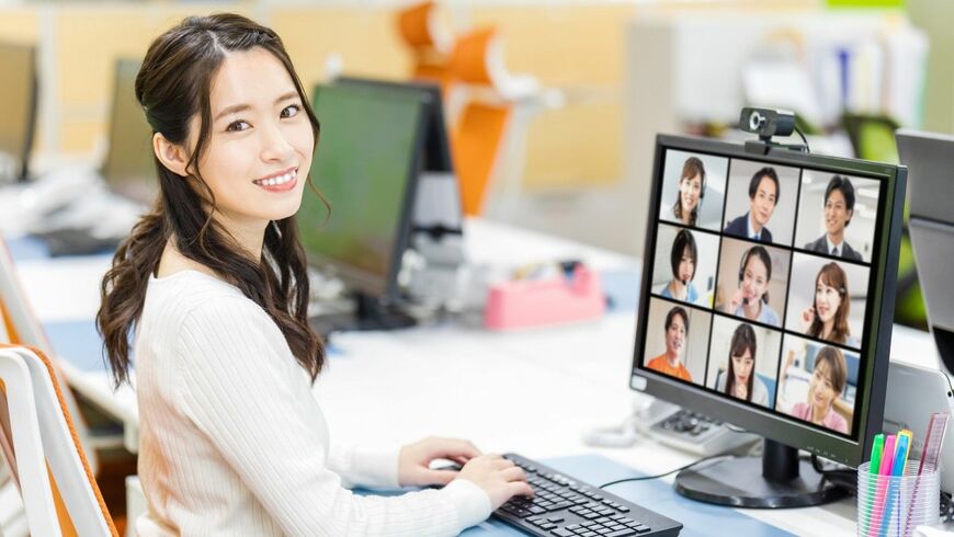 オンライン商談でも集中して聞いてもらうための7つのコツを紹介します（写真：y.uemurasurassyu／PIXTA）この記事の画像を見る(◯枚)