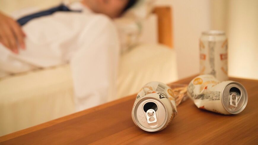 酒量は心配だけど、断酒はしたくない、できない人のために提案する「減酒」とはどんな方法なのか（写真：プラナ／PIXTA）