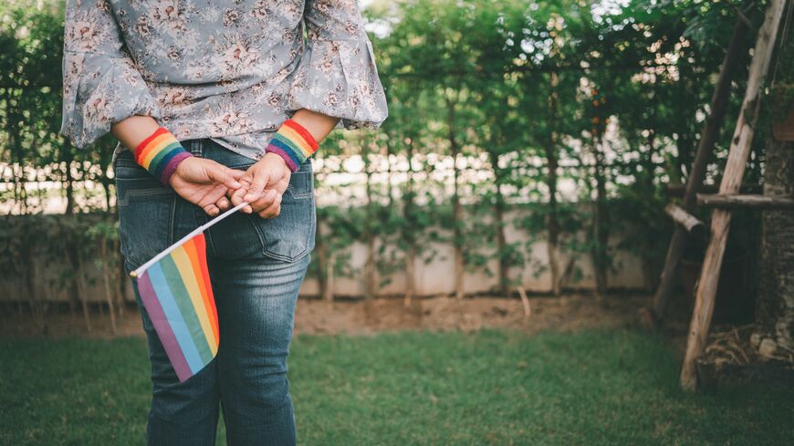 自分の性的指向を周りに明かさない（クローゼット）、LGBTQの当事者を取材しました（写真：chormail／PIXTA）