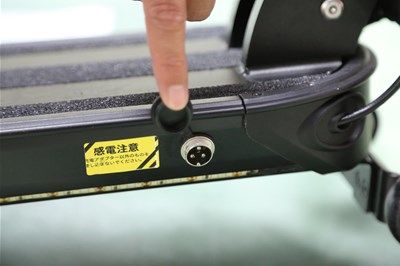 電動キックボード「ゼロ9」（筆者撮影）