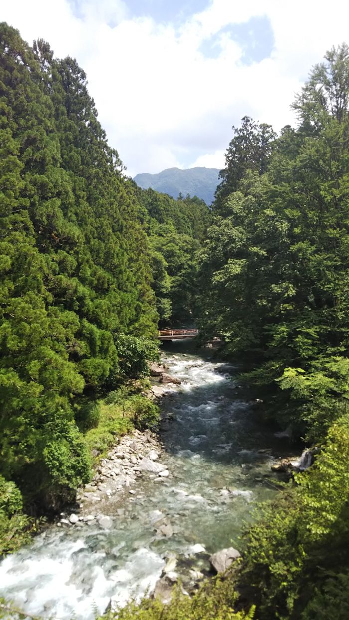 「みたらい渓谷」の滝（筆者撮影）