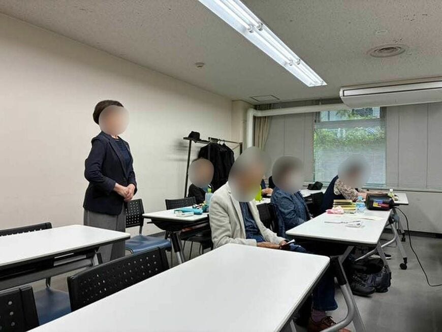 漢詩を吟じる生徒さん（写真：筆者撮影）