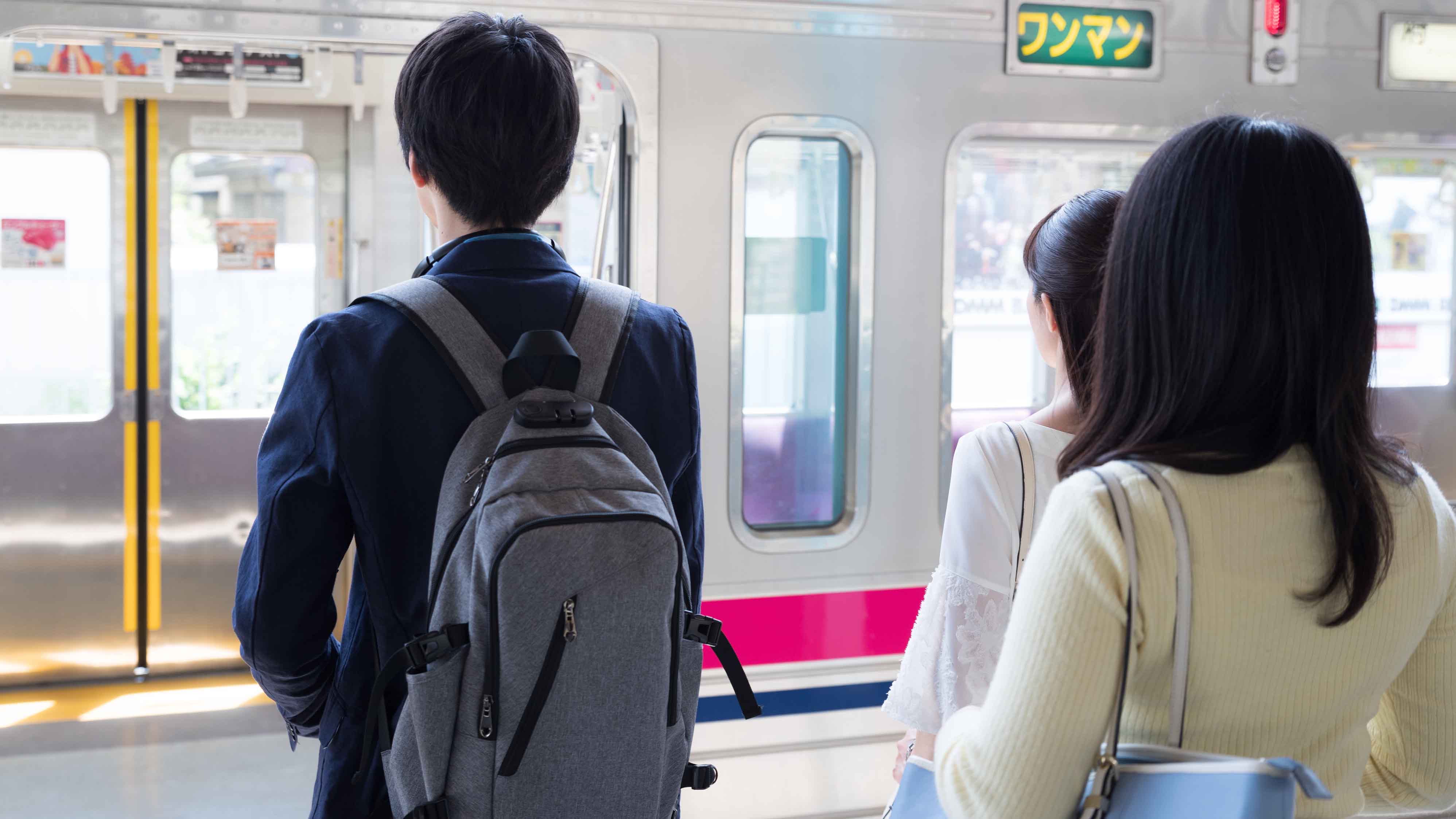 迷惑度 急上昇 満員電車の背負いリュック 通勤電車 東洋経済オンライン 経済ニュースの新基準