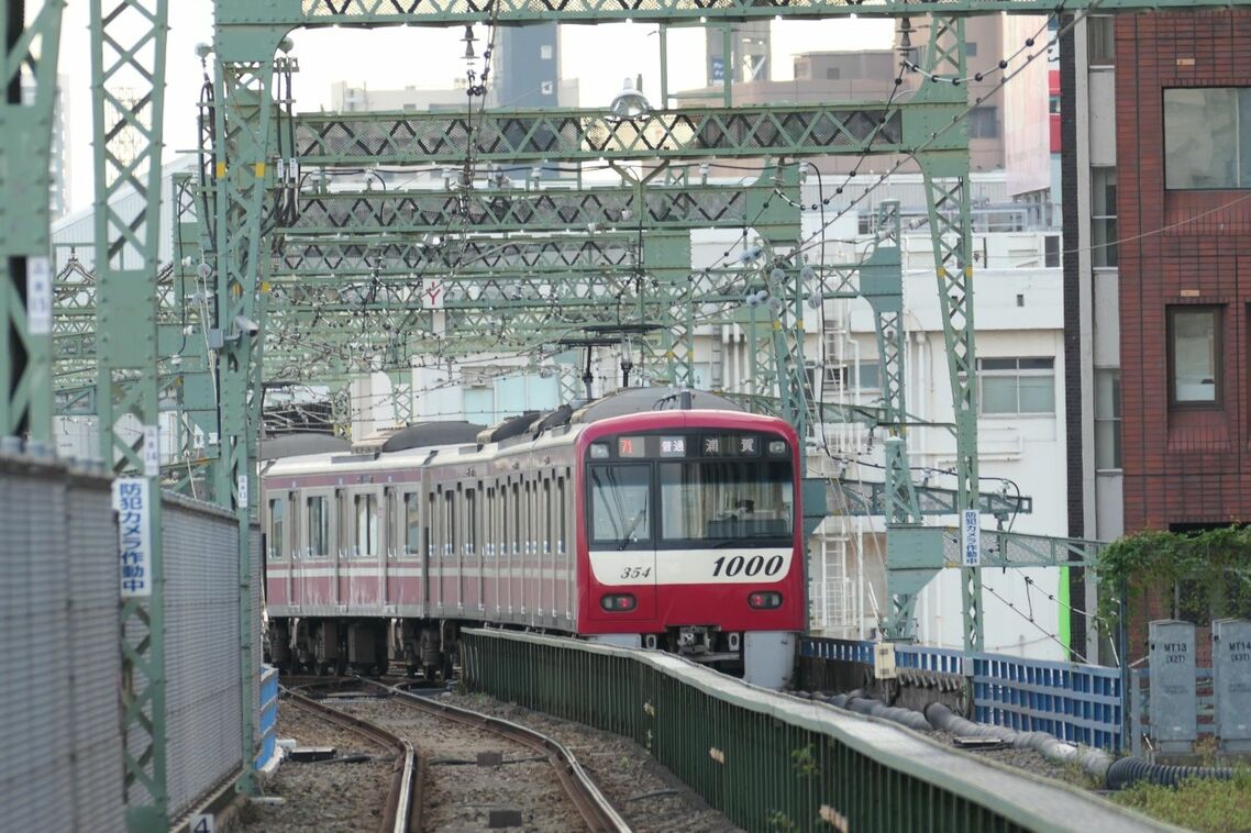京急品川駅引き上げ線の列車