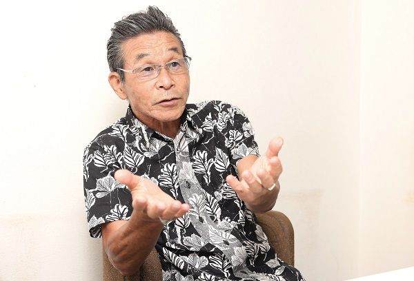 間寛平（はざま・かんぺい）／1949年生まれ。高知県出身。1970年、吉本新喜劇へ入団し研究生となる。花紀京の付き人をしながら1974年に吉本新喜劇の座長に昇格。「ア～メ～マ～」「アヘアへ」「かい～の」などのギャグで人気を得たのち、1989年に退団し東京進出する。2021年、芸能生活50周年＋1記念ツアー「いくつになってもあまえんぼう」 を開催。2022年2月、吉本新喜劇ゼネラルマネージャーに就任。投票で出演者が決まる「吉本新喜劇まつり2022」、プロデュース公演「新喜劇出前ツアー2022」などを手がける（撮影：尾形文繁）