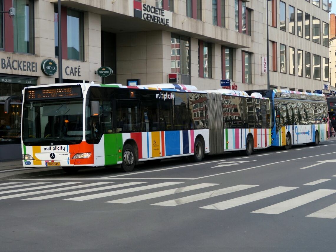 ルクセンブルク中央駅前の市営バス