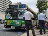東西線の代行輸送を行う都営バス（東陽町にて、筆者撮影）